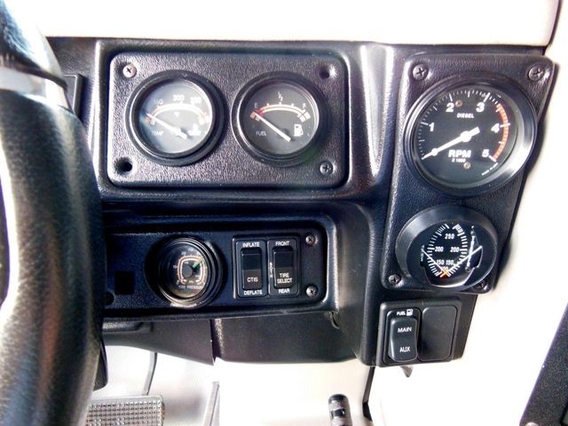 2000 AM General Hummer 4-Passenger Wgn Enclosed